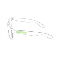 En la patilla derecha